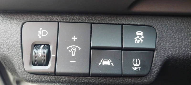 Kia Stonic 1.6crdi* Еu6В* Camera* distronic* lineassist* тегл, снимка 15 - Автомобили и джипове - 52435891