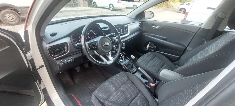Kia Stonic 1.6crdi* Еu6В* Camera* distronic* lineassist* тегл, снимка 8 - Автомобили и джипове - 52435891