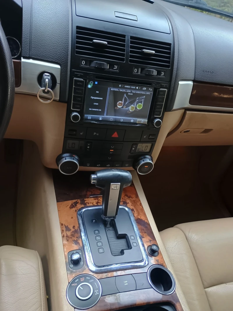 VW Touareg, снимка 11 - Автомобили и джипове - 52531194