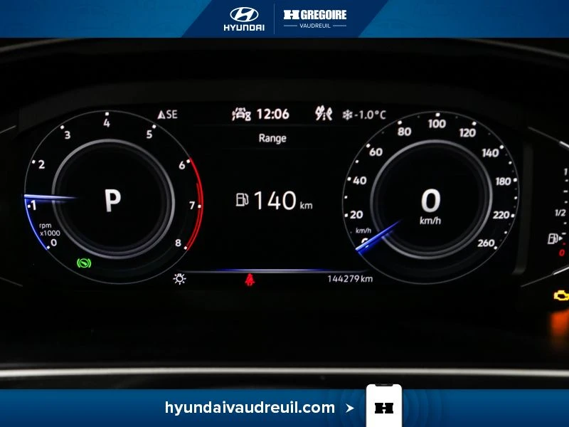 VW Tiguan COMFORTLINE* 4MOTION* КОЖА* ПОДГРЕВ* КАМЕРА* ПАНО, снимка 12 - Автомобили и джипове - 54765811