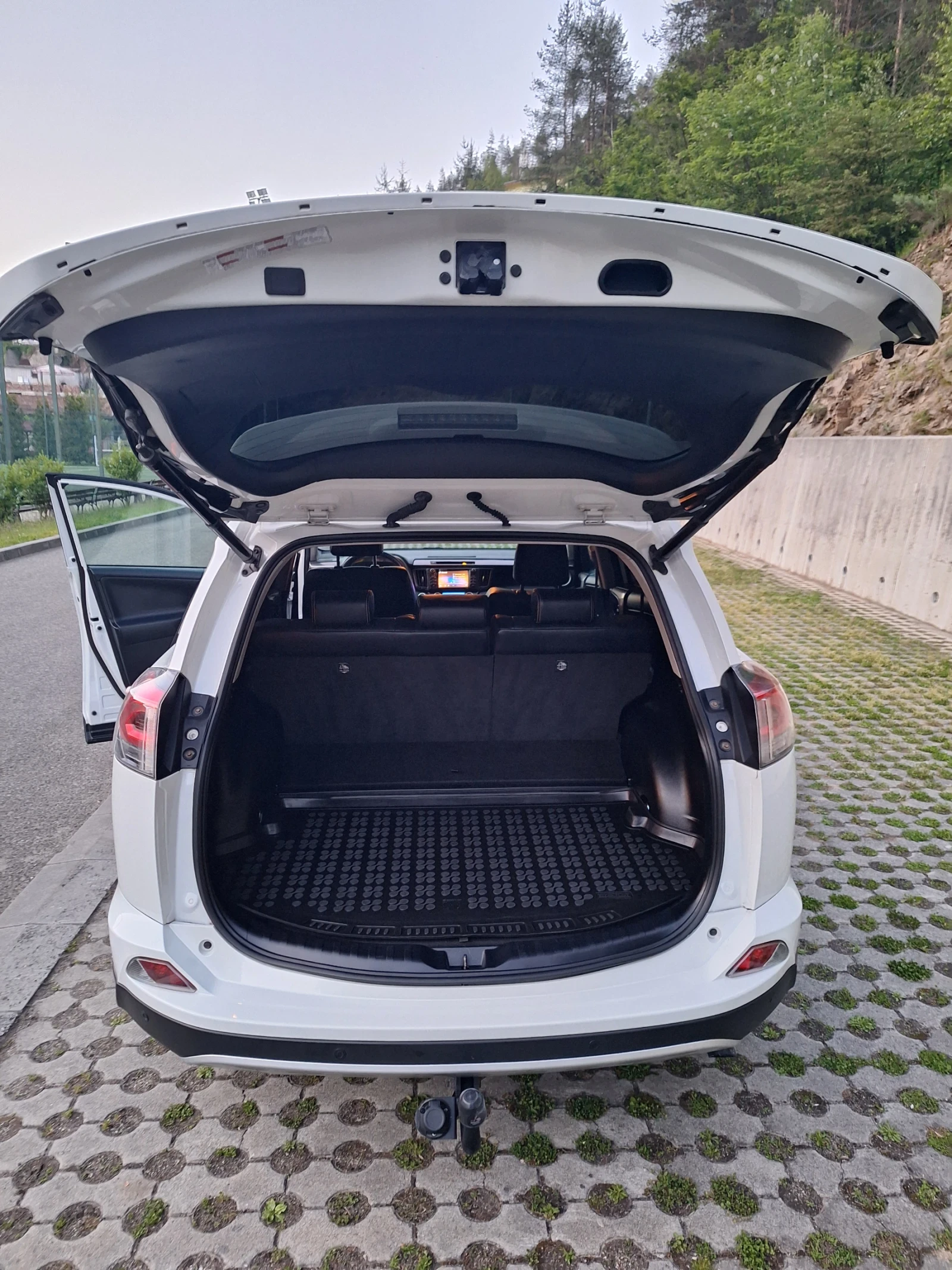 Toyota Rav4 HYBRID/ 4X4 / NAPPA/ Distronic/ 360 camera | Mobile.bg   13