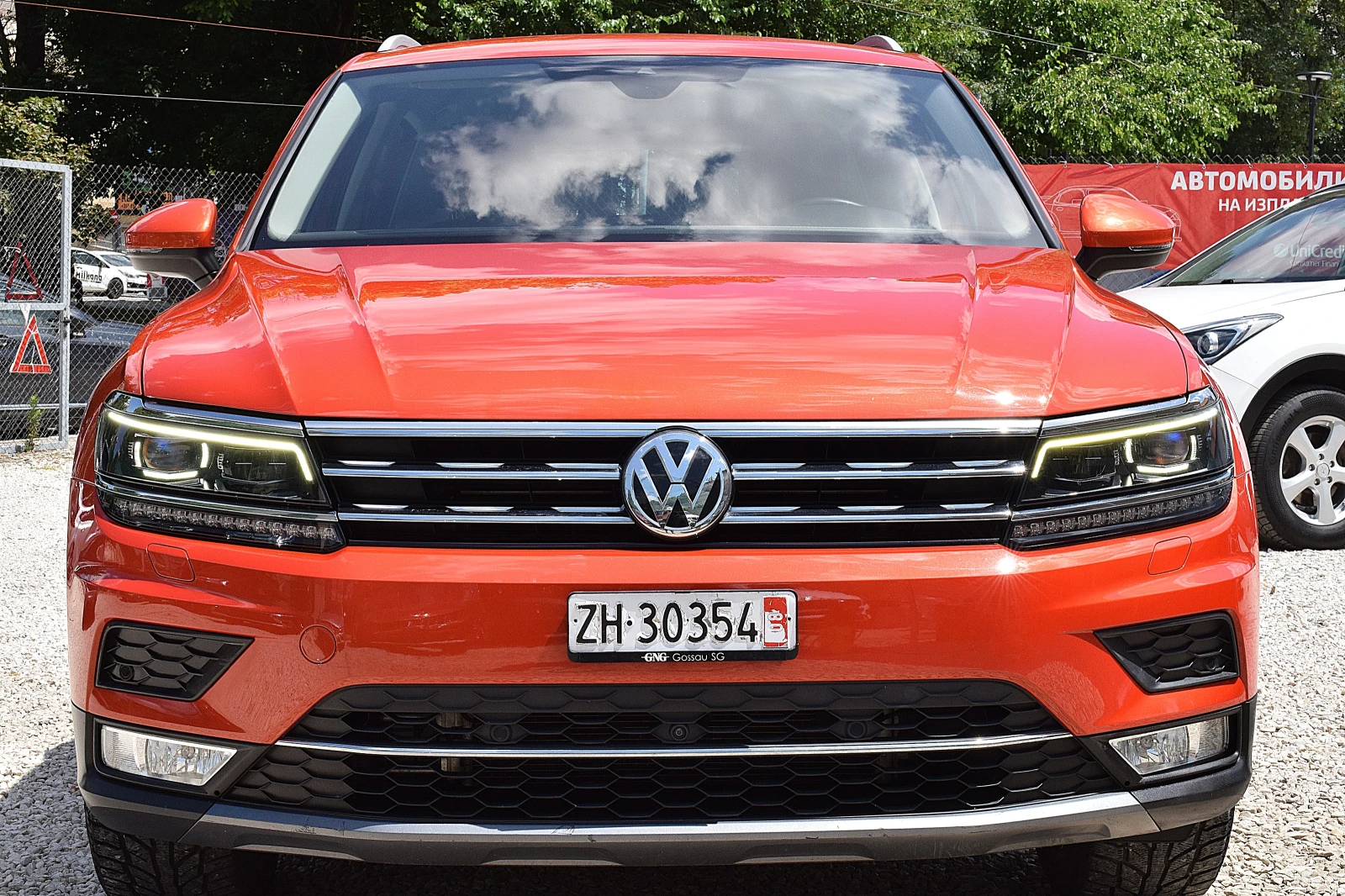 VW Tiguan 2.0ШВЕЙЦАРИЯ-ДИСТРОНИК/КОЖА/НАВИ/LANE ASSIST/4x4 - изображение 2