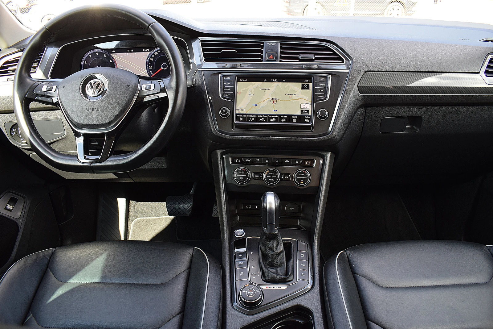 VW Tiguan 2.0ШВЕЙЦАРИЯ-ДИСТРОНИК/КОЖА/НАВИ/LANE ASSIST/4x4 - изображение 10