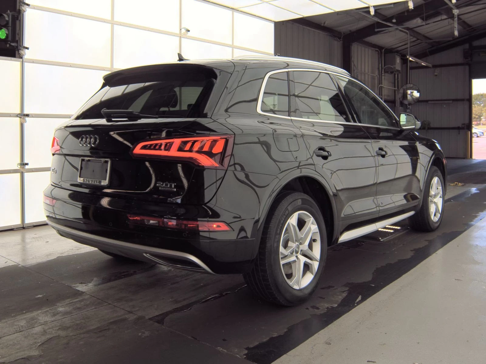 Audi Q5 Premium Plus* Matrix* Диг.табло* М.Точка* Пано*  - изображение 4