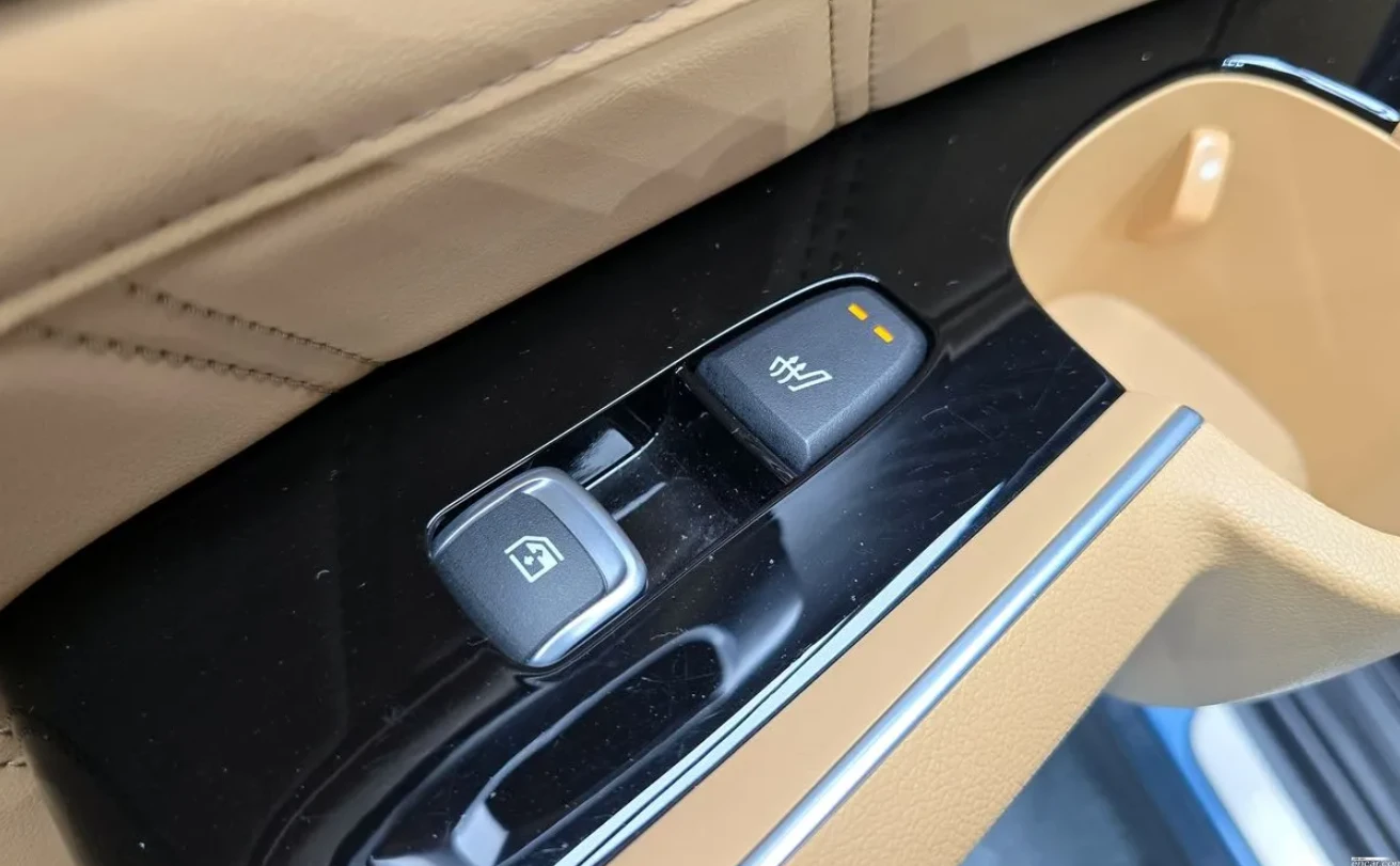 Kia Sorento 1.6 AWD HYBRID / GRAVITY / 360 КАМЕРИ / ОБДУХ / , снимка 17 - Автомобили и джипове - 54719612