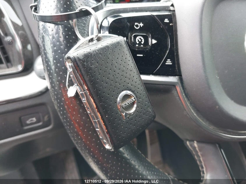 Volvo XC60 2.0l R-Design, снимка 11 - Автомобили и джипове - 56630997