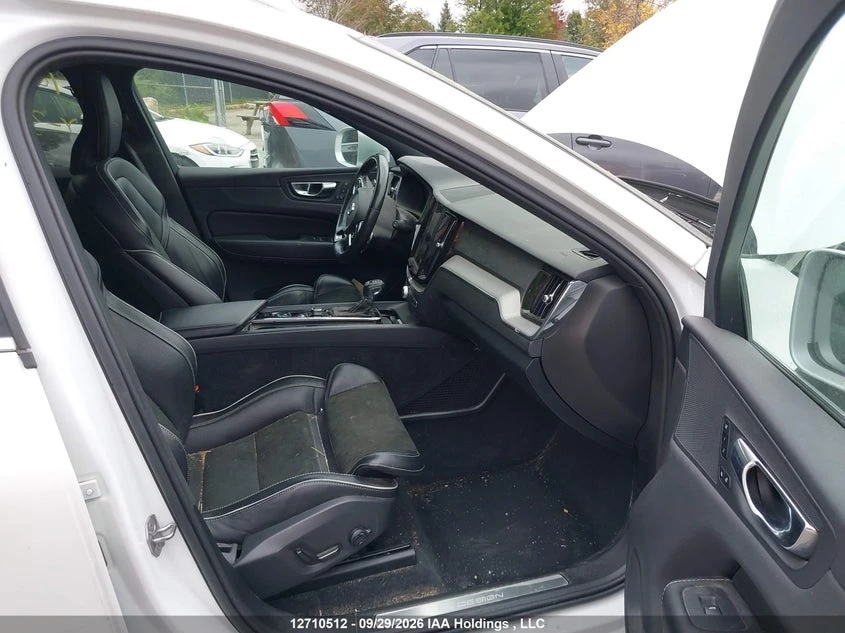Volvo XC60 2.0l R-Design, снимка 5 - Автомобили и джипове - 56630997