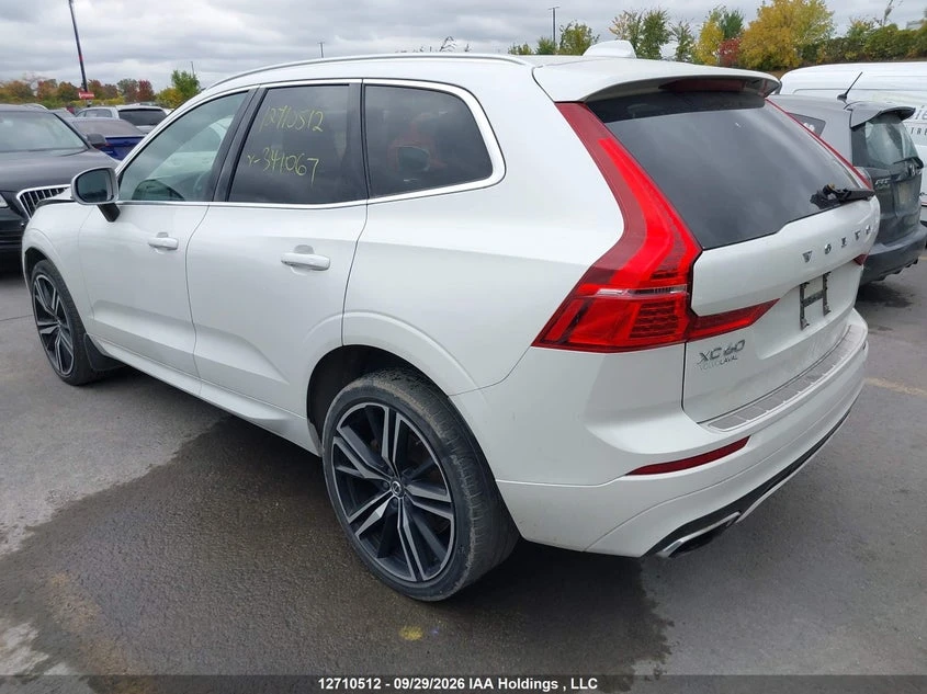 Volvo XC60 2.0l R-Design, снимка 3 - Автомобили и джипове - 56630997