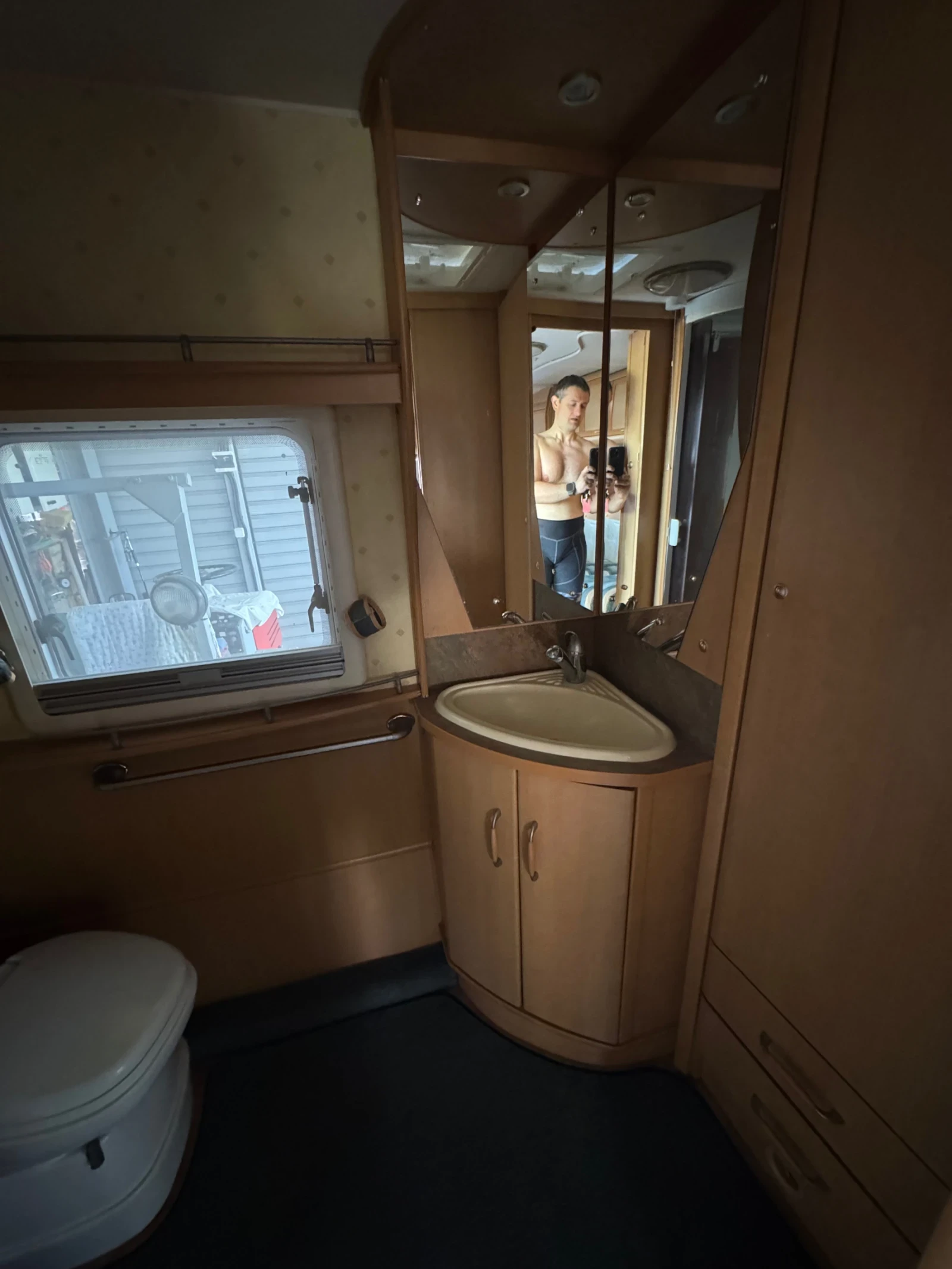 Каравана Други Abbey 470 GTS, снимка 12 - Каравани и кемпери - 54313631