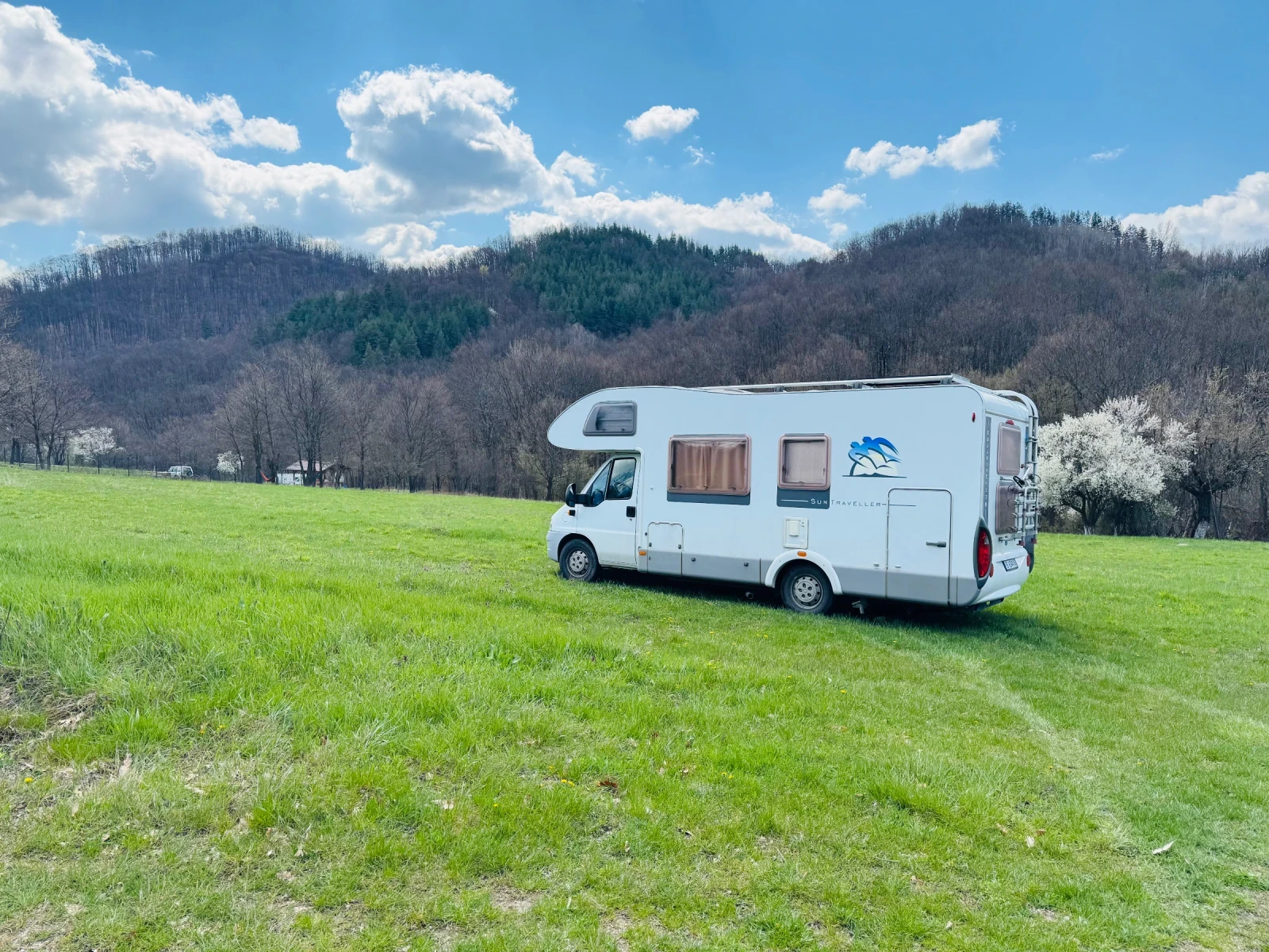 Кемпер Knaus Sun Traveler, снимка 5 - Каравани и кемпери - 55979091