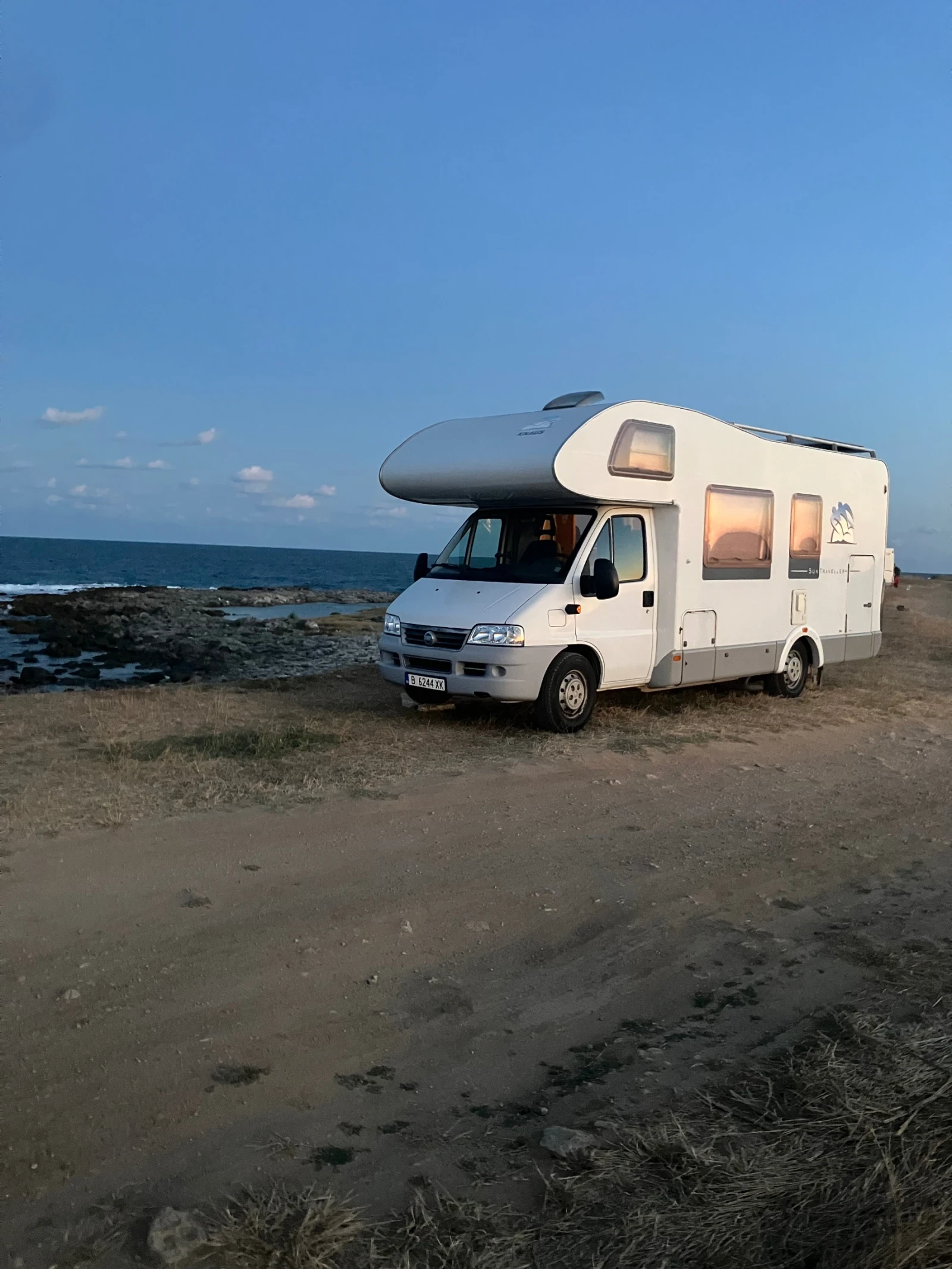 Кемпер Knaus Sun Traveler, снимка 2 - Каравани и кемпери - 55979091