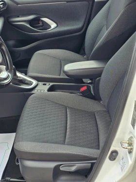 Toyota Yaris 116h France Business 5p + Stage Hybrid, снимка 8