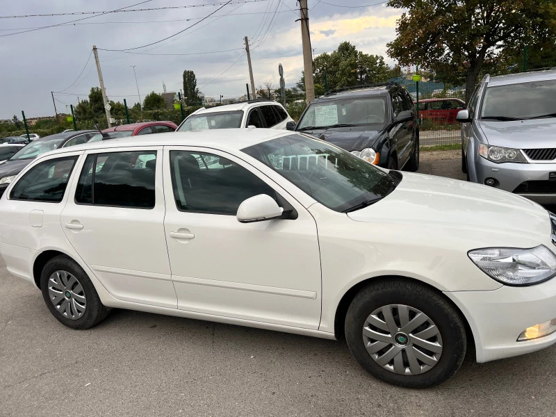 Skoda Octavia Automatik 2.0TDI 140кс, снимка 4 - Автомобили и джипове - 46523349