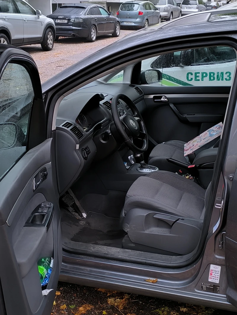 VW Touran 2.0TDI DSG, снимка 17 - Автомобили и джипове - 47918826