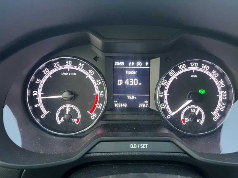 Skoda Octavia  2.0TDI* 150hp* Distronic* , снимка 9 - Автомобили и джипове - 52223084