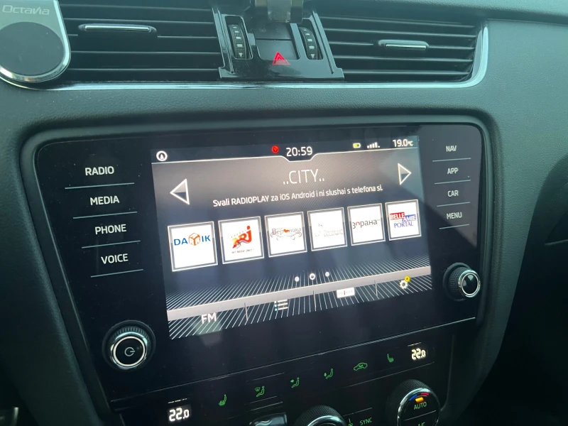 Skoda Octavia  2.0TDI* 150hp* Distronic* , снимка 10 - Автомобили и джипове - 52223084