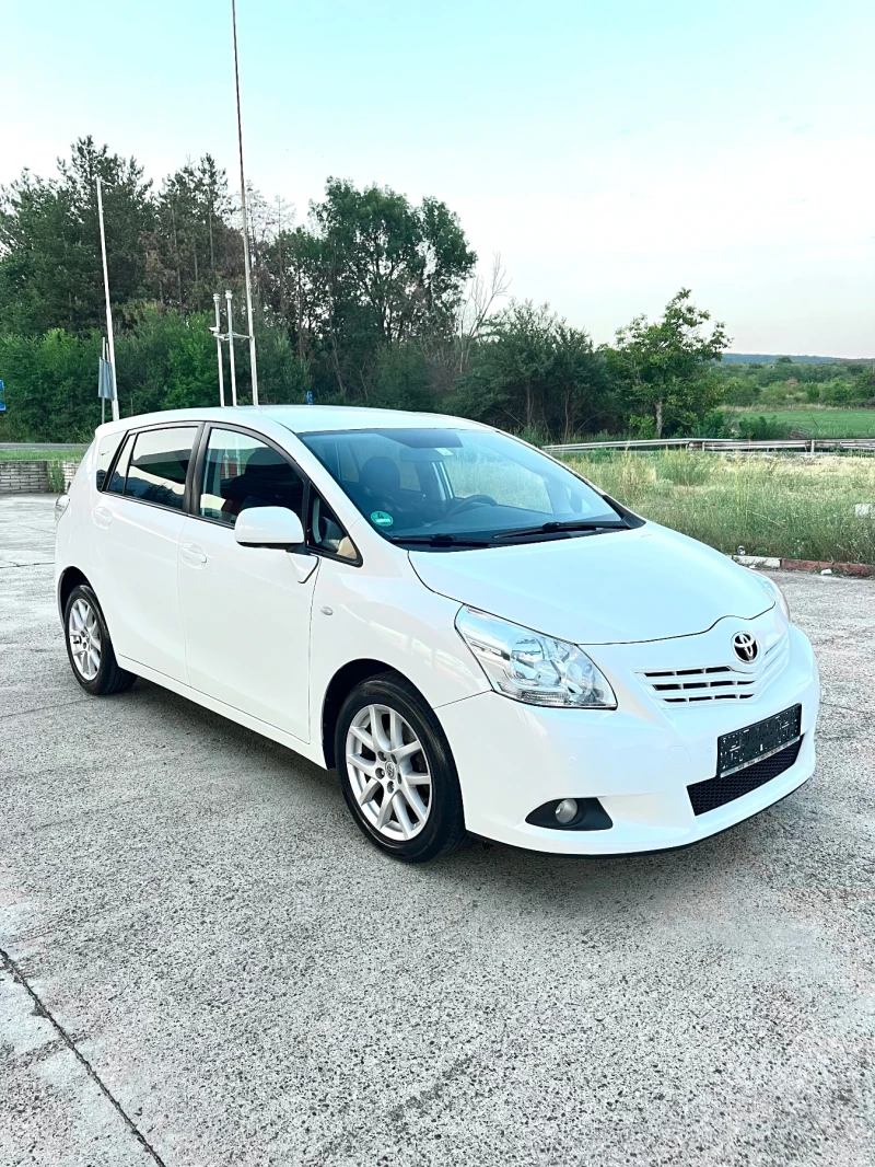 Toyota Verso 2.0 D-4D 126кс Верига! 7 места! Навигация!  Климa!, снимка 3 - Автомобили и джипове - 52713478