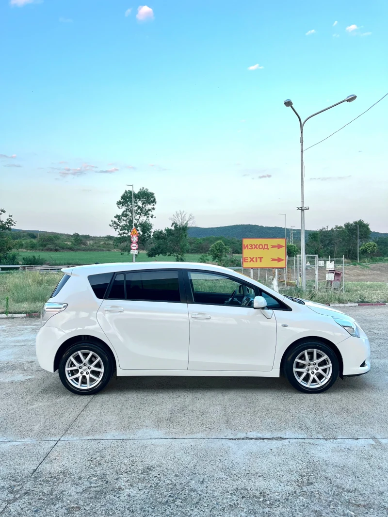 Toyota Verso 2.0 D-4D 126кс Верига! 7 места! Навигация!  Климa!, снимка 4 - Автомобили и джипове - 52713478