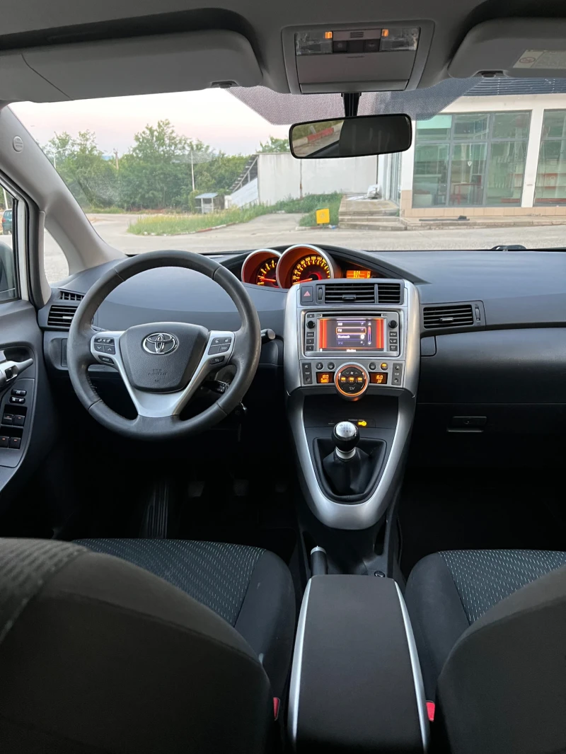 Toyota Verso 2.0 D-4D 126кс Верига! 7 места! Навигация!  Климa!, снимка 11 - Автомобили и джипове - 52713478