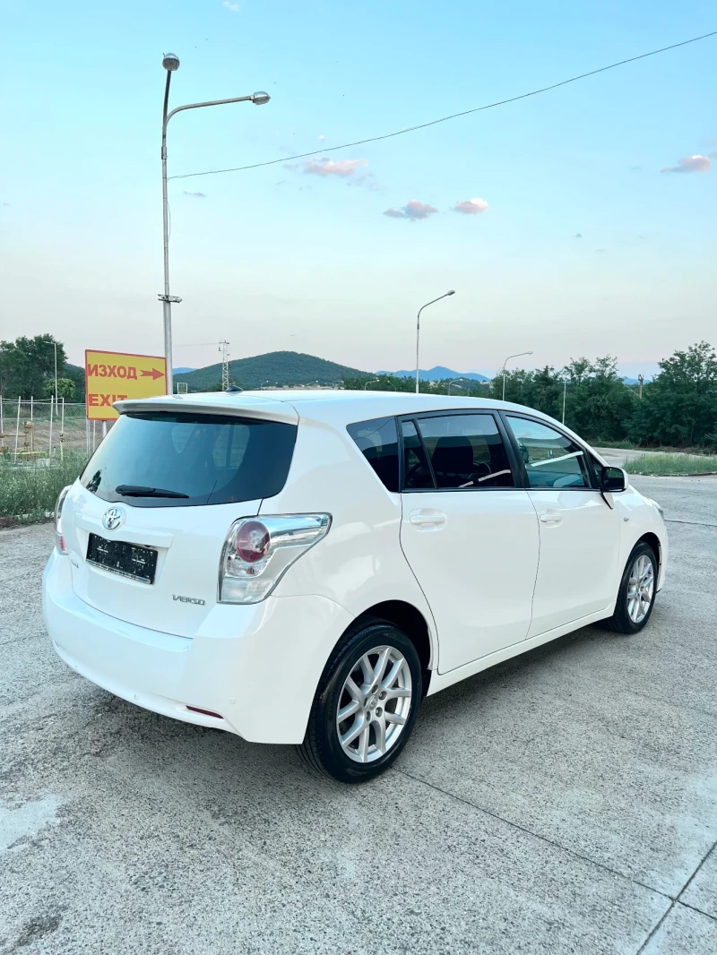 Toyota Verso 2.0 D-4D 126кс Верига! 7 места! Навигация!  Климa!, снимка 7 - Автомобили и джипове - 52713478