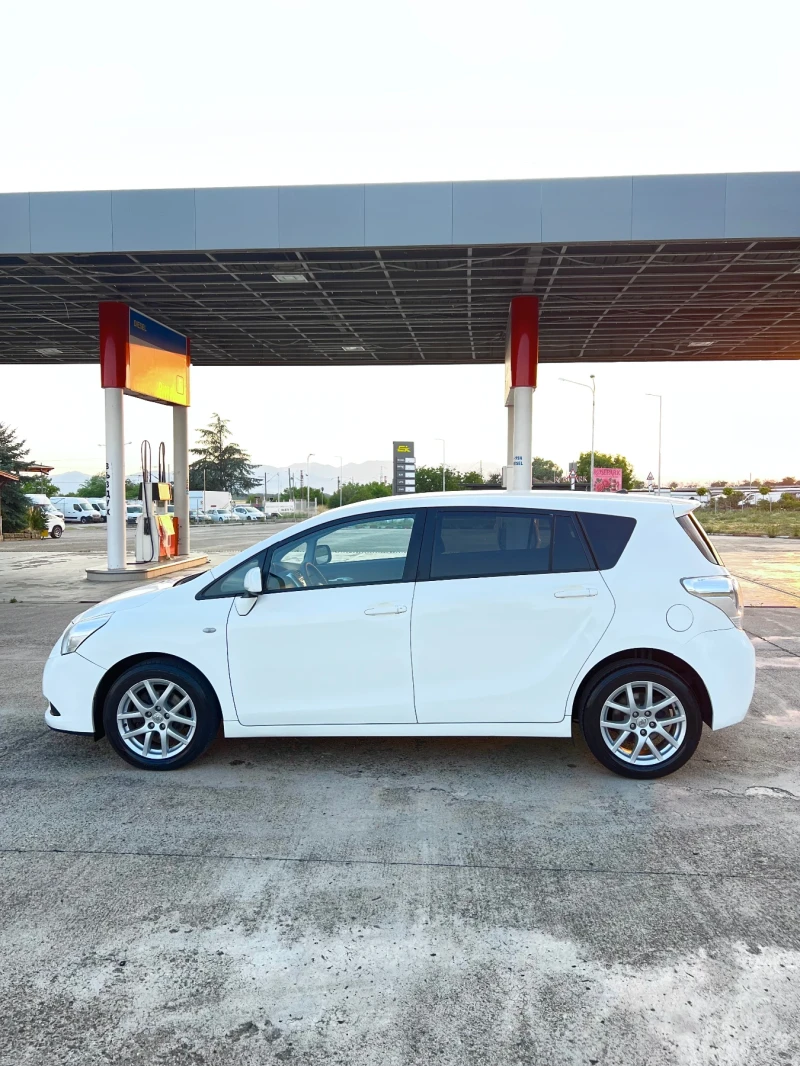 Toyota Verso 2.0 D-4D 126кс Верига! 7 места! Навигация!  Климa!, снимка 5 - Автомобили и джипове - 52713478