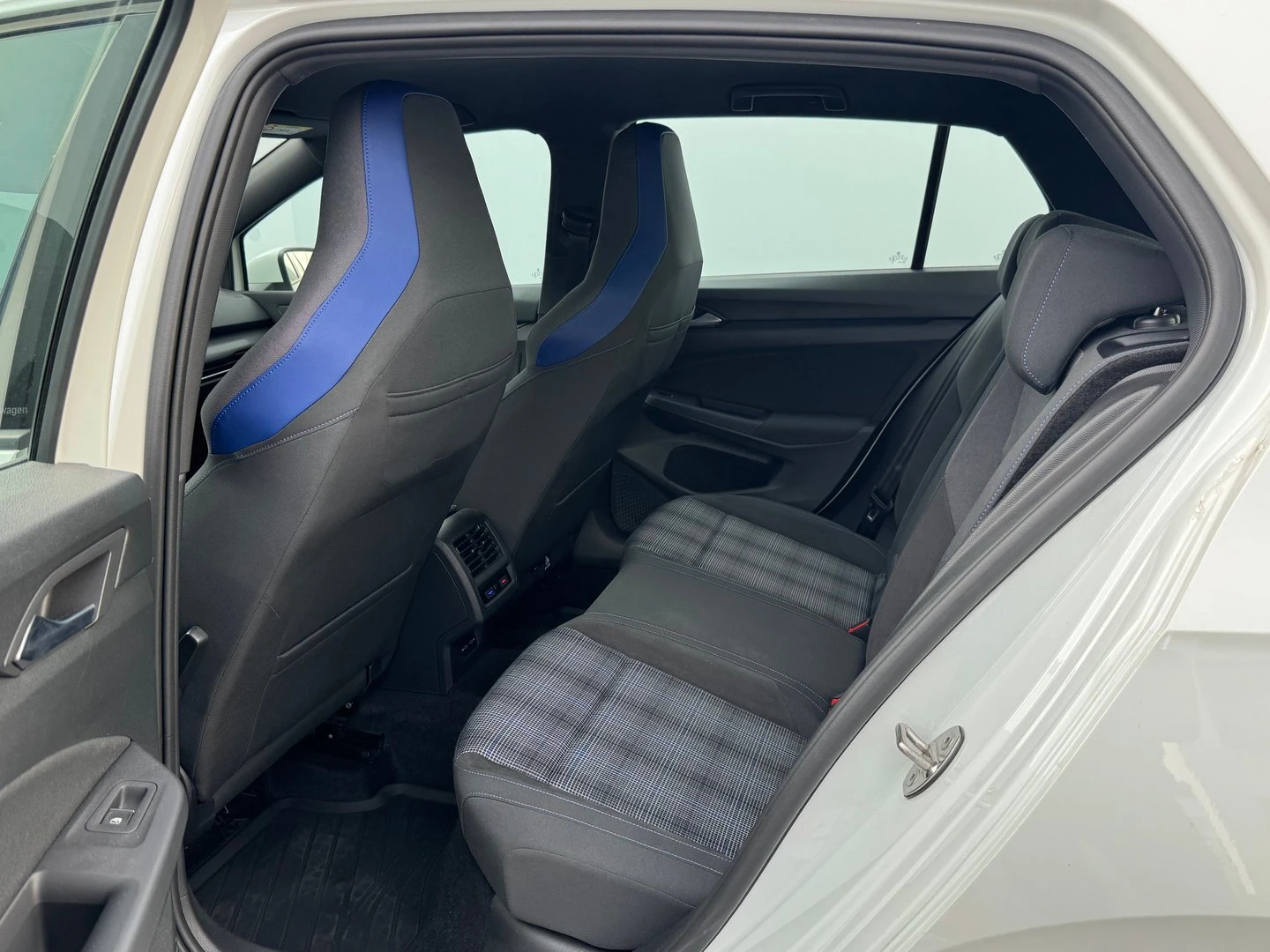 VW Golf 8 GTE 1.4 eHybrid OPF - изображение 9
