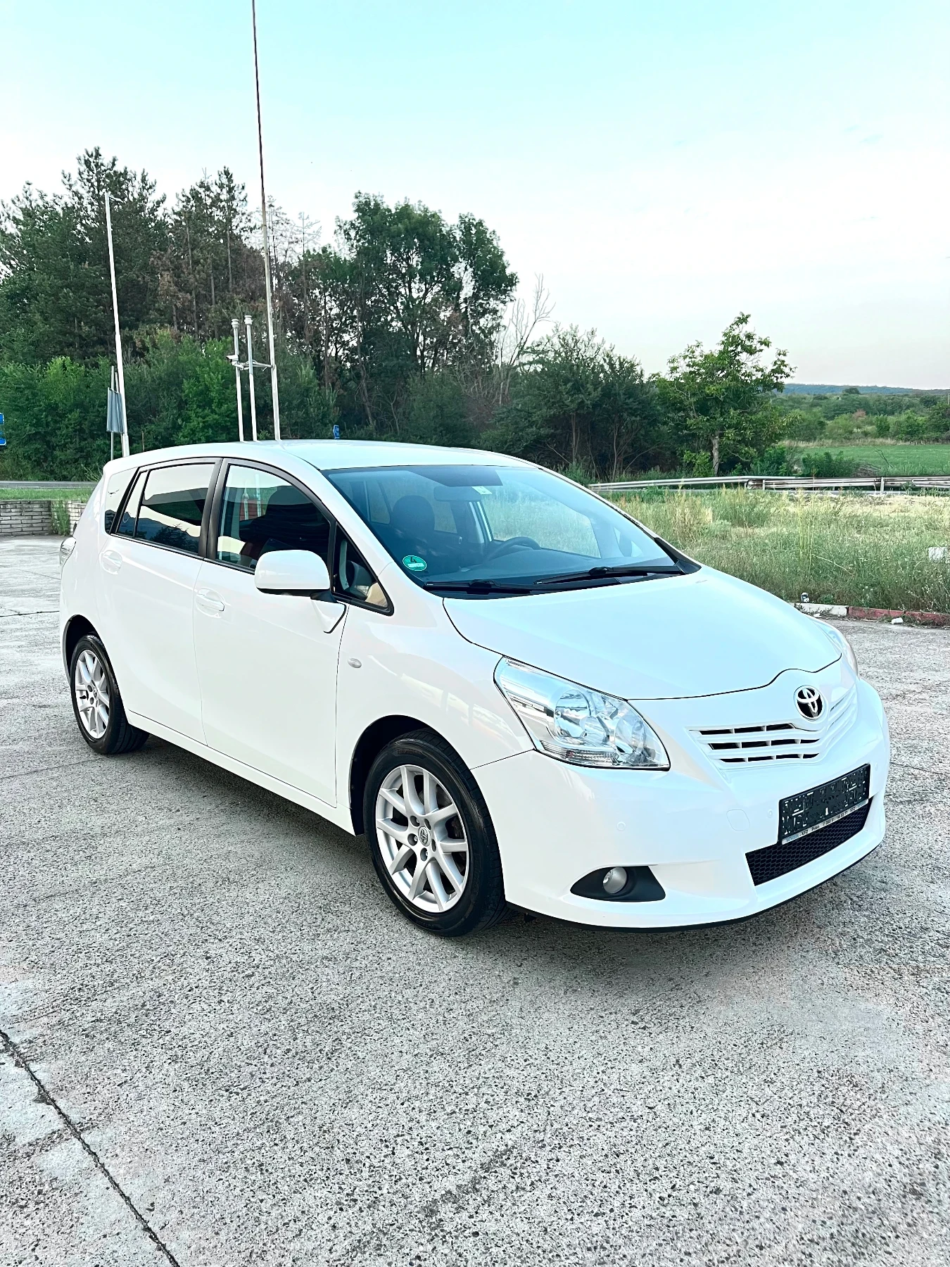 Toyota Verso 2.0 D-4D 126кс Верига! 7 места! Навигация!  Климa! - изображение 3