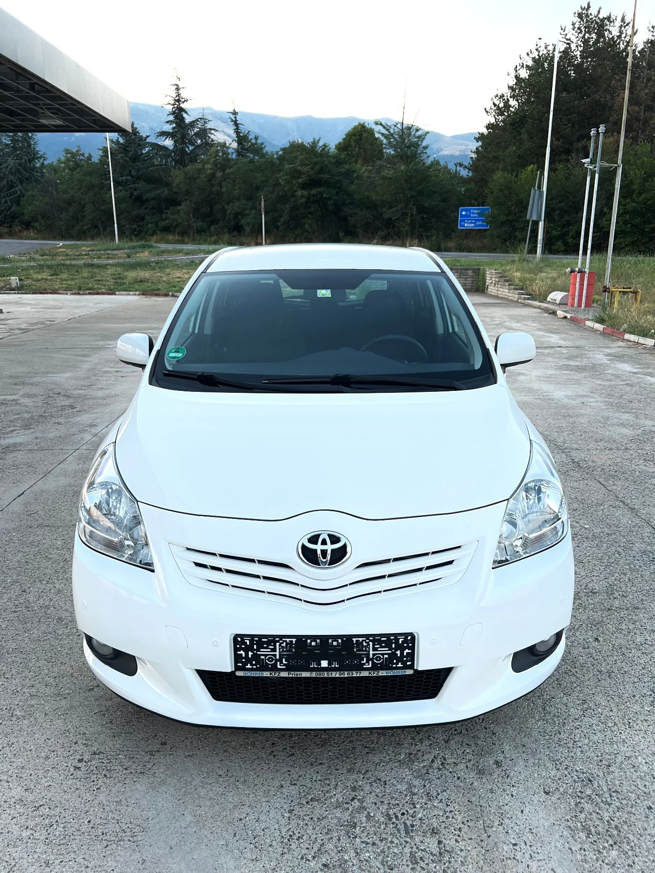 Toyota Verso 2.0 D-4D 126кс Верига! 7 места! Навигация!  Климa! - изображение 2