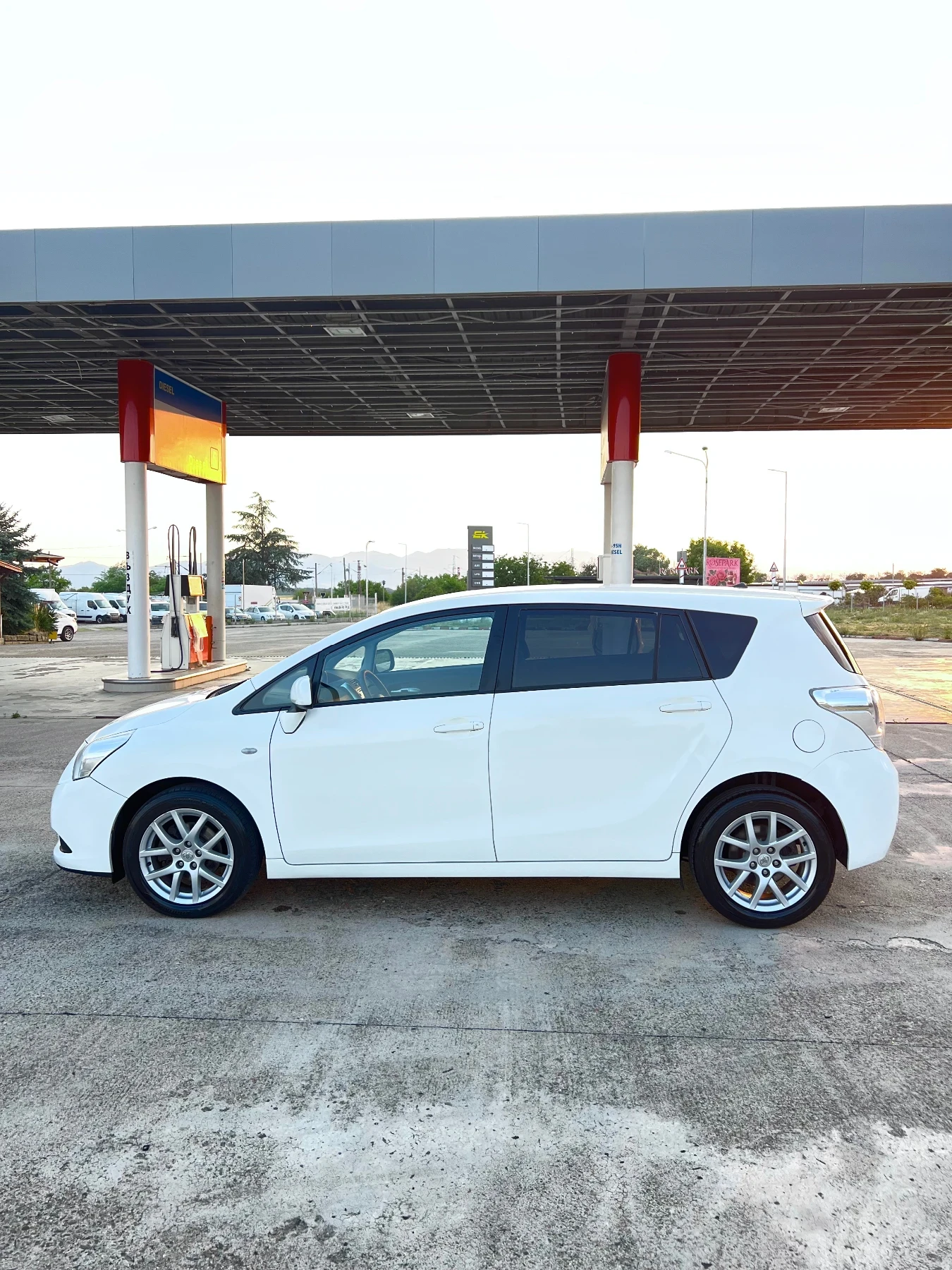 Toyota Verso 2.0 D-4D 126кс Верига! 7 места! Навигация!  Климa! - изображение 5