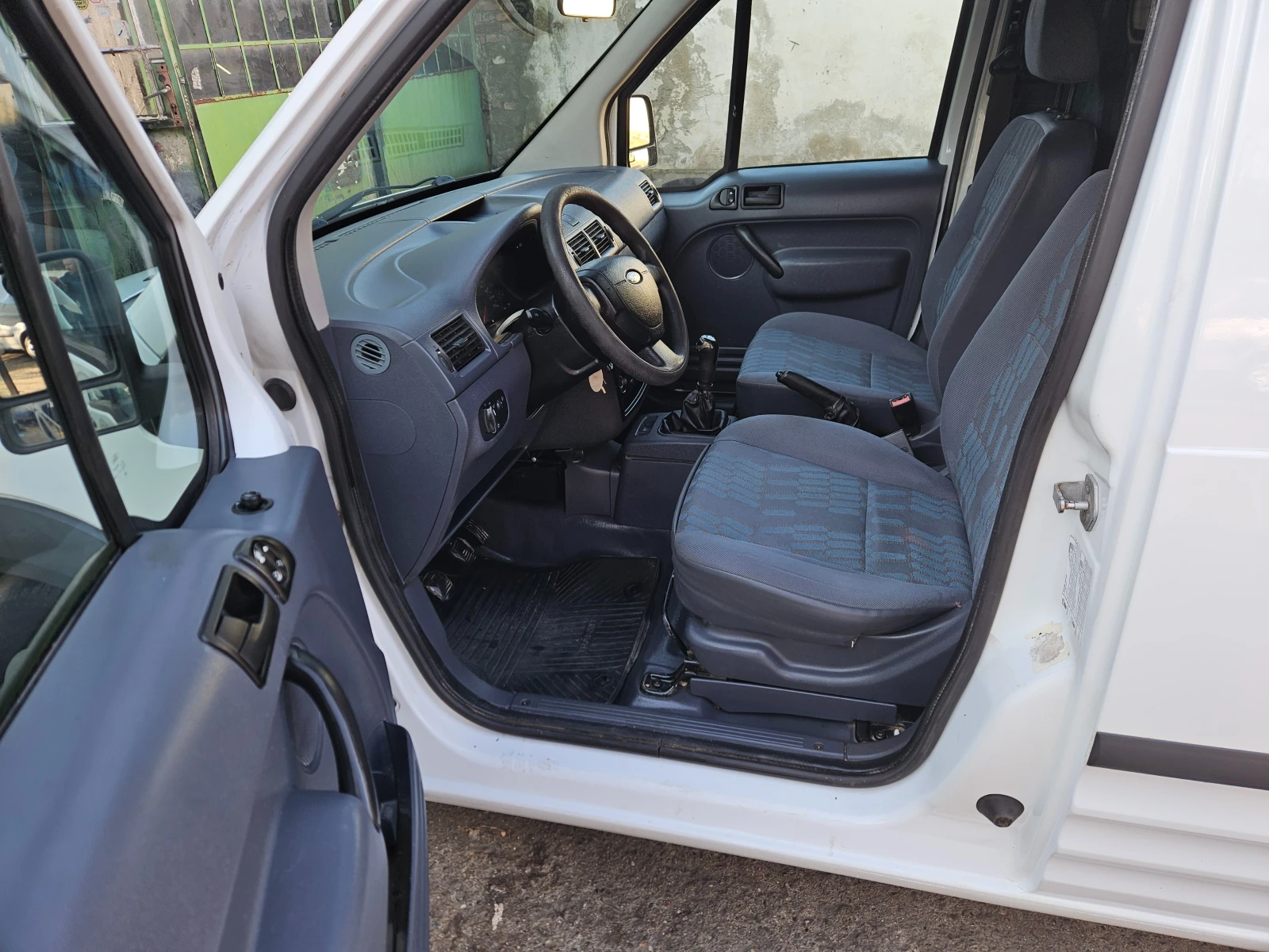 Ford Connect 1.8 TDCI КЛИМАТИК - изображение 9