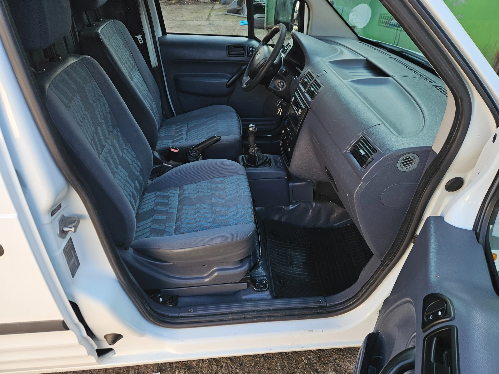 Ford Connect 1.8 TDCI КЛИМАТИК - изображение 10