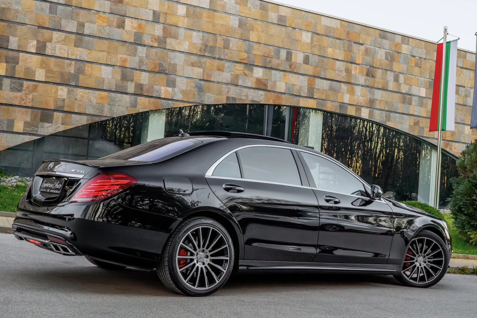 Mercedes-Benz S 500 4MATIC* LONG* AMG* EXCLUSIVE* MASSAGE* PANO* NIGHT, снимка 5 - Автомобили и джипове - 54176400