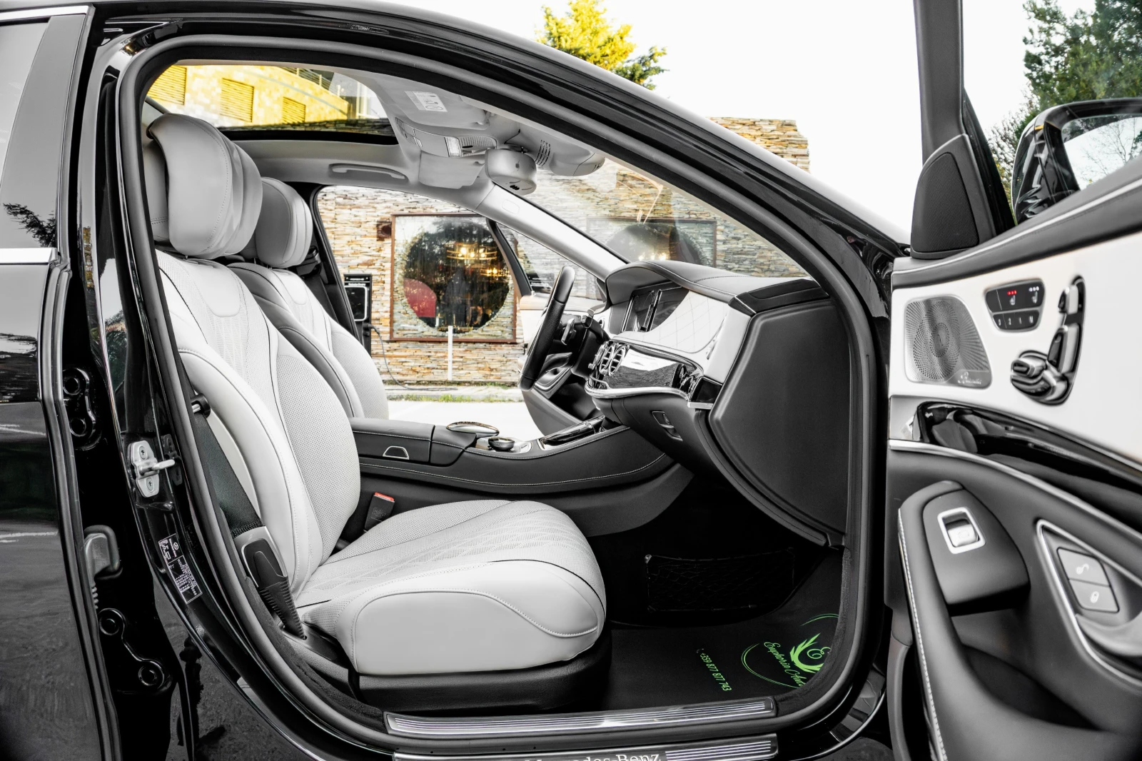 Mercedes-Benz S 500 4MATIC* LONG* AMG* EXCLUSIVE* MASSAGE* PANO* NIGHT, снимка 12 - Автомобили и джипове - 54176400