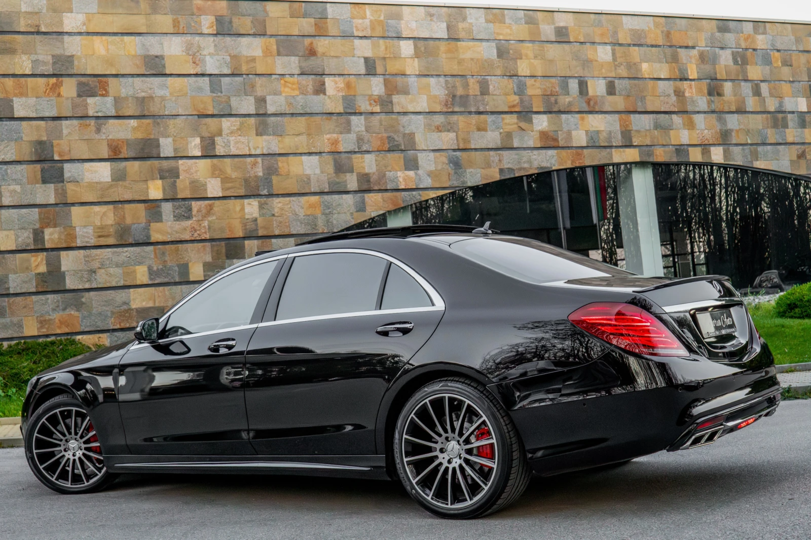 Mercedes-Benz S 500 4MATIC* LONG* AMG* EXCLUSIVE* MASSAGE* PANO* NIGHT, снимка 3 - Автомобили и джипове - 54176400