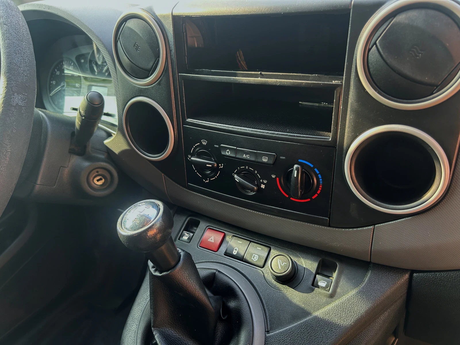Citroen Berlingo 1.6HDI Klima, снимка 12 - Автомобили и джипове - 55146441