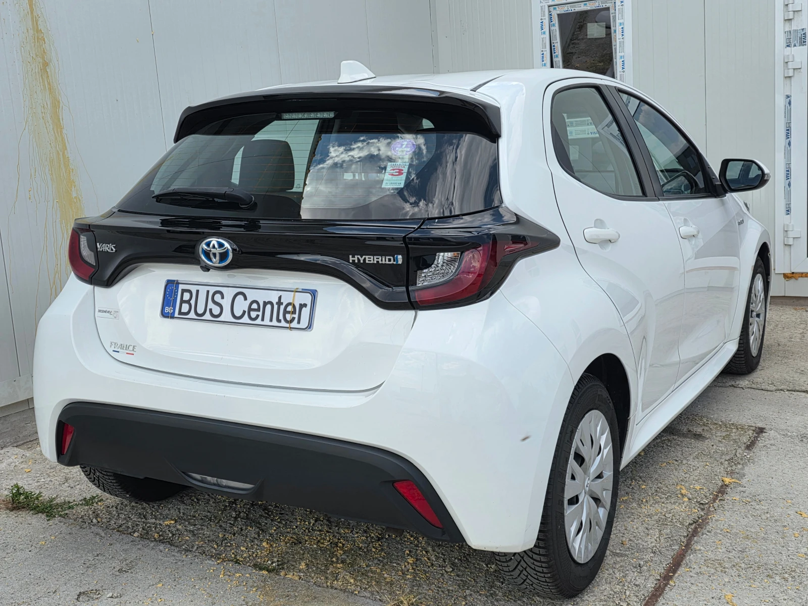 Toyota Yaris 116h France Business 5p + Stage Hybrid, снимка 3 - Автомобили и джипове - 55185514
