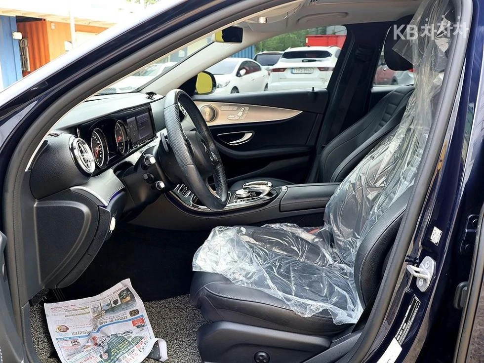 Mercedes-Benz E 200 AMG LINE 360CAM PANORAMA FULL, снимка 9 - Автомобили и джипове - 55395682