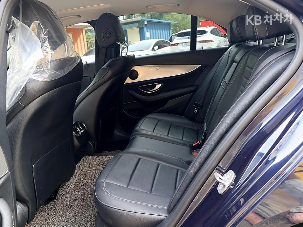 Mercedes-Benz E 200 AMG LINE 360CAM PANORAMA FULL, снимка 10 - Автомобили и джипове - 55395682
