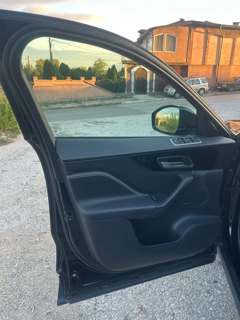 Jaguar F-PACE R-Sport/ 2.0 d / 4x4/ AMB/ NAVI, снимка 12 - Автомобили и джипове - 52427241