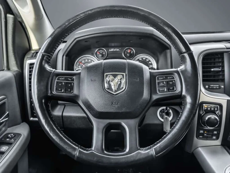 Dodge RAM 1500 * Big Horn 4x4 Crew Cab 6'4 Box | Clean Carfax, снимка 8 - Автомобили и джипове - 53528954