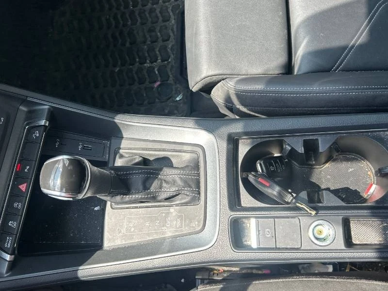 Audi Q3 * Technik * 360 * 2 КЛЮЧА * CARFAX, снимка 12 - Автомобили и джипове - 55349701