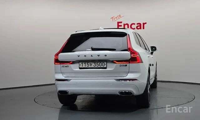Volvo XC60 D5 INSCRIPTION * DIS * B&W * ОБДУХ * 360 * ПАНО, снимка 4 - Автомобили и джипове - 56177027