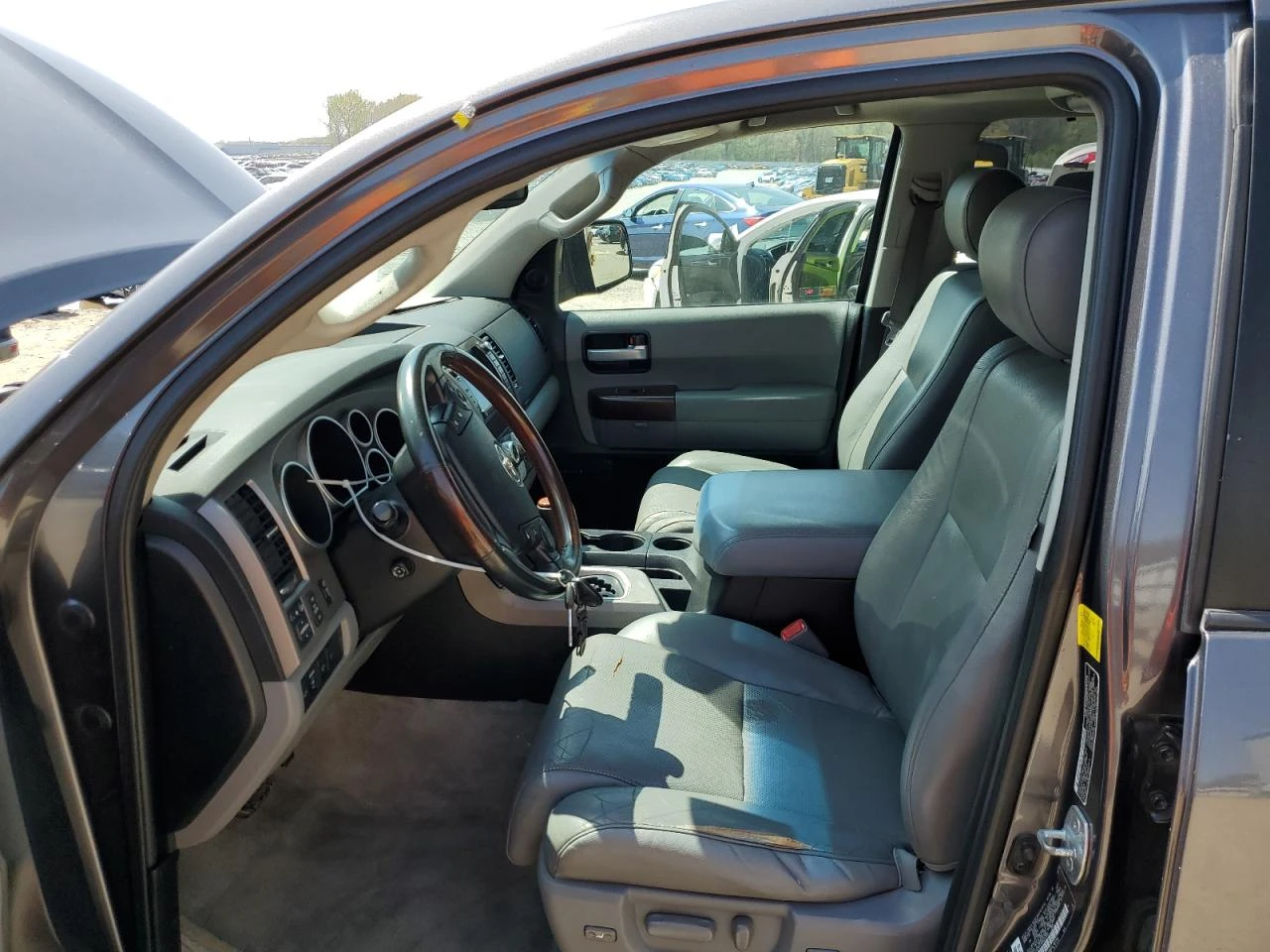 Toyota Sequoia PLATINUM - изображение 8