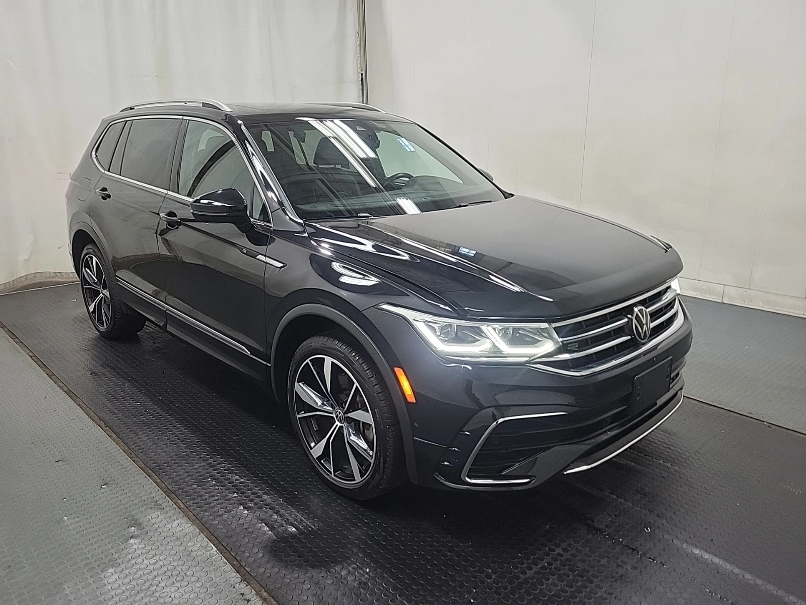 VW Tiguan * R-LINE* CARFAX * БЕЗ ПЪРВОНАЧАЛНА ВНОСКА - изображение 3