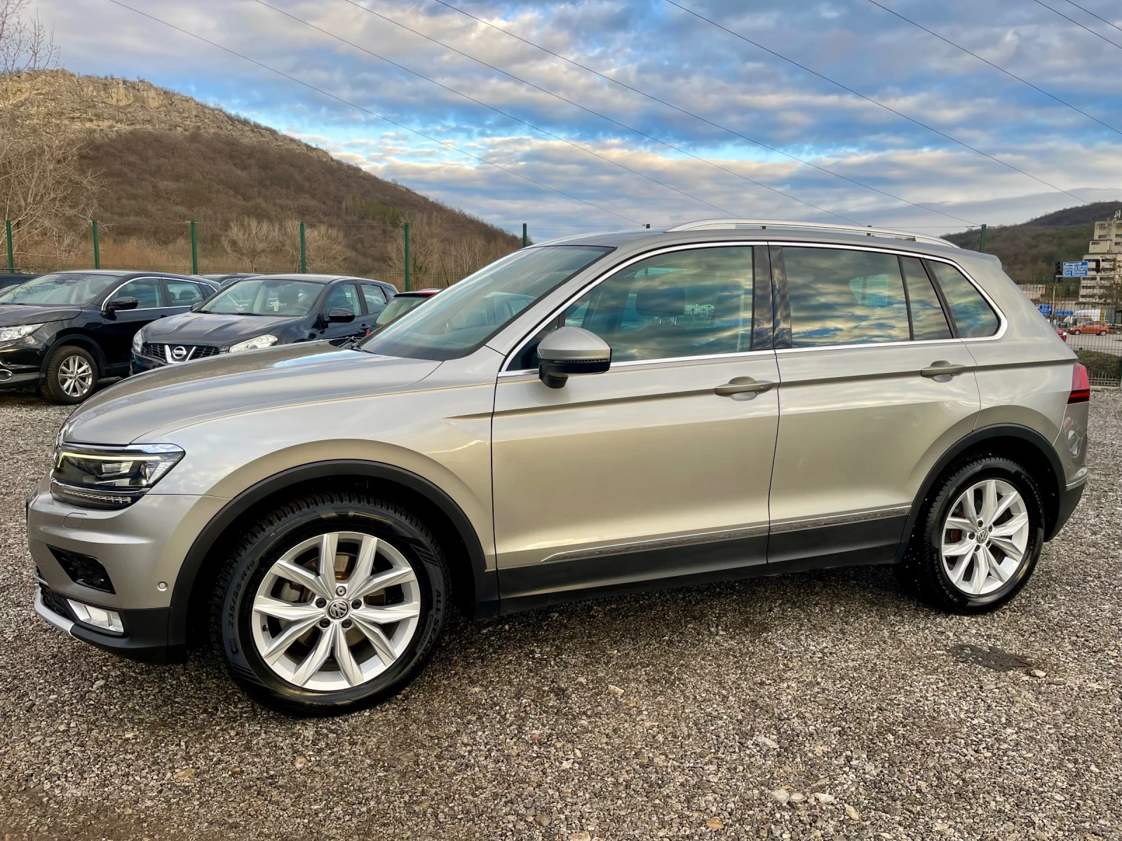 VW Tiguan 2.0TDI-CARAT-EDITED-ОБСЛУЖЕН-НАВИ-ДИГИТАЛ-ПАНОРАМ - изображение 2