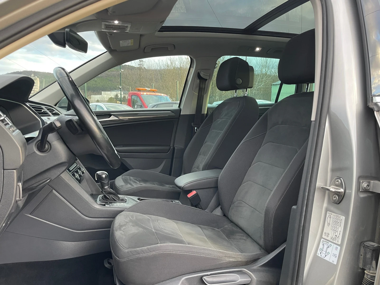 VW Tiguan 2.0TDI-CARAT-EDITED-ОБСЛУЖЕН-НАВИ-ДИГИТАЛ-ПАНОРАМ - изображение 10