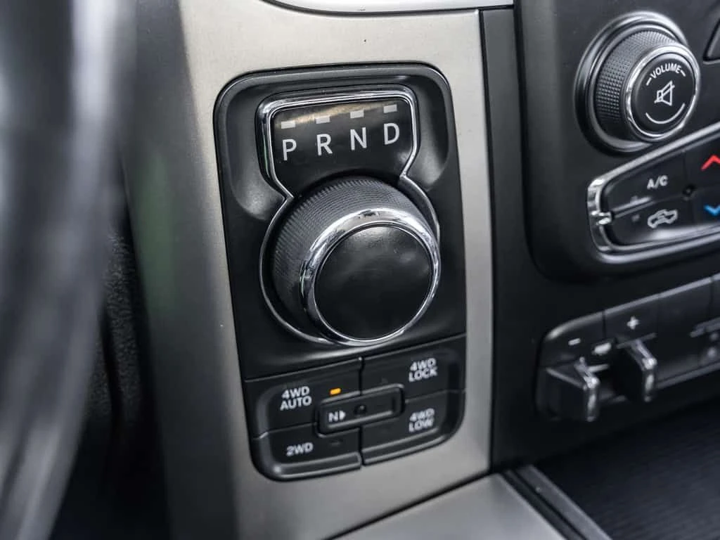 Dodge RAM 1500 * Big Horn 4x4 Crew Cab 6'4 Box | Clean Carfax | Mobile.bg � ����������� 16