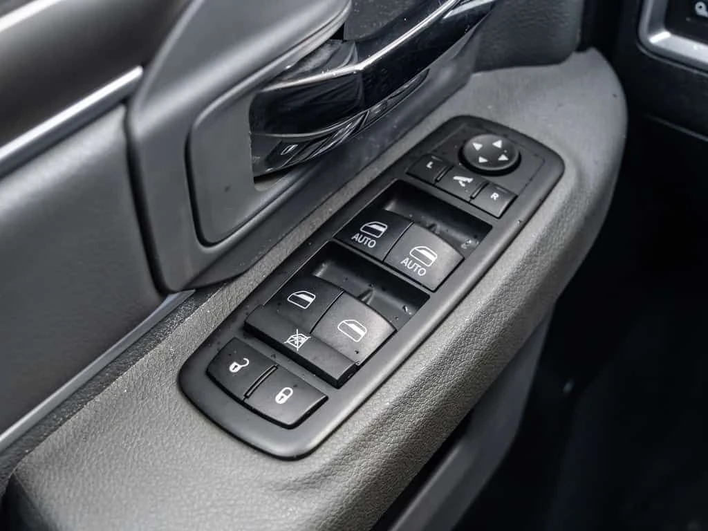 Dodge RAM 1500 * Big Horn 4x4 Crew Cab 6'4 Box | Clean Carfax | Mobile.bg � ����������� 13