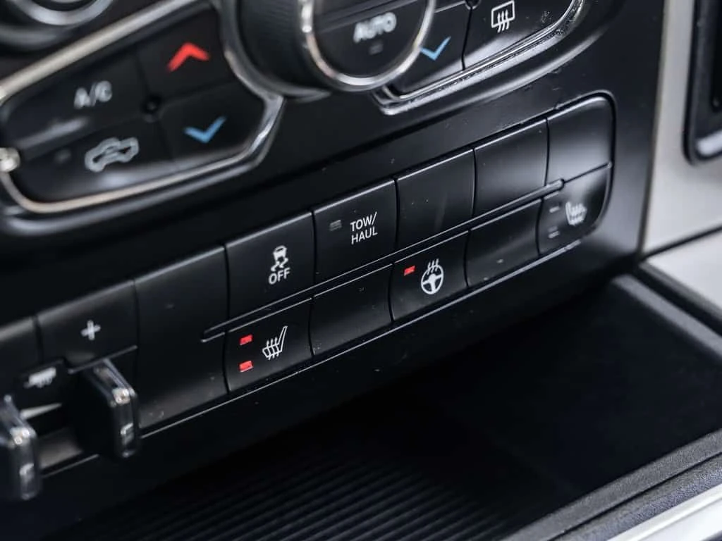 Dodge RAM 1500 * Big Horn 4x4 Crew Cab 6'4 Box | Clean Carfax | Mobile.bg � ����������� 17