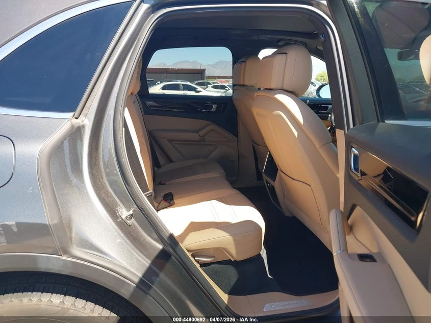 Porsche Cayenne 3.0l, снимка 8 - Автомобили и джипове - 54242396